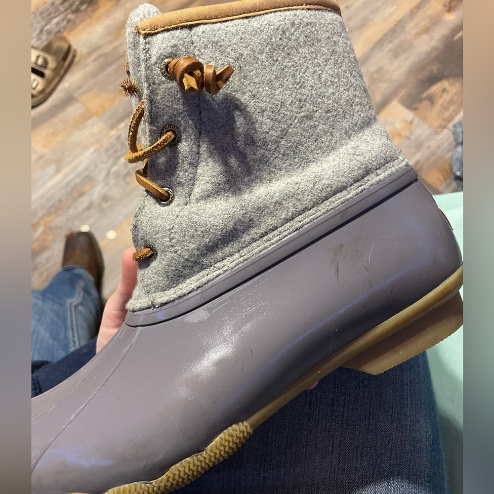 Size 9.5 women’s Sperry Boots!